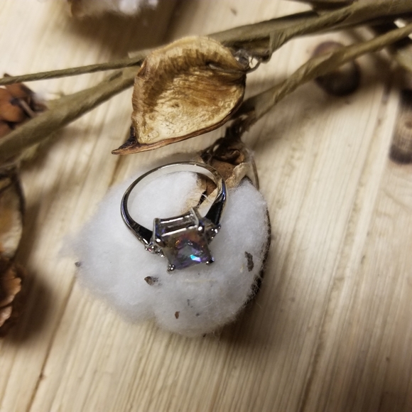 Exquisite Silver Plated Princess cut ring - Picture 13 of 14